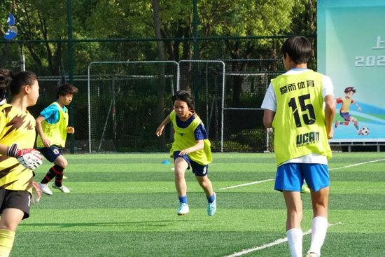 ag贵宾会拥有2000多名自主研发人员相关图片