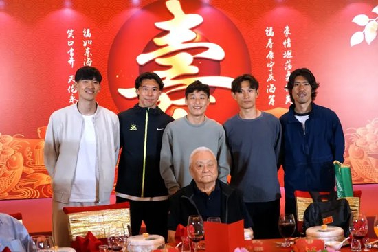 ag贵宾会拥有线上和线下多平台的娱乐场所相关图片