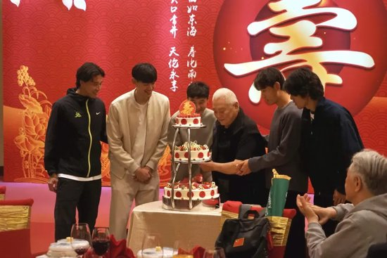 ag贵宾会拥有线上和线下多平台的娱乐场所产品图片