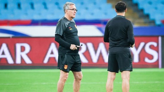 国足再遇三连败？更需赢下后面两场“6分战”！